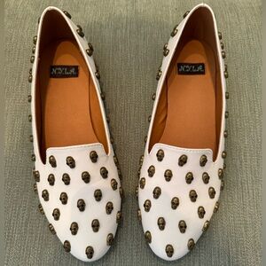 NEW N.Y.L.A WHITE SKULLSIES FLATS - Skulls, Size 7 WHITE Gothic Flats